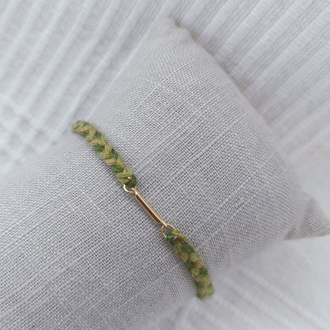 Bracelet tresse vert, intercalaire doré à l'or fin