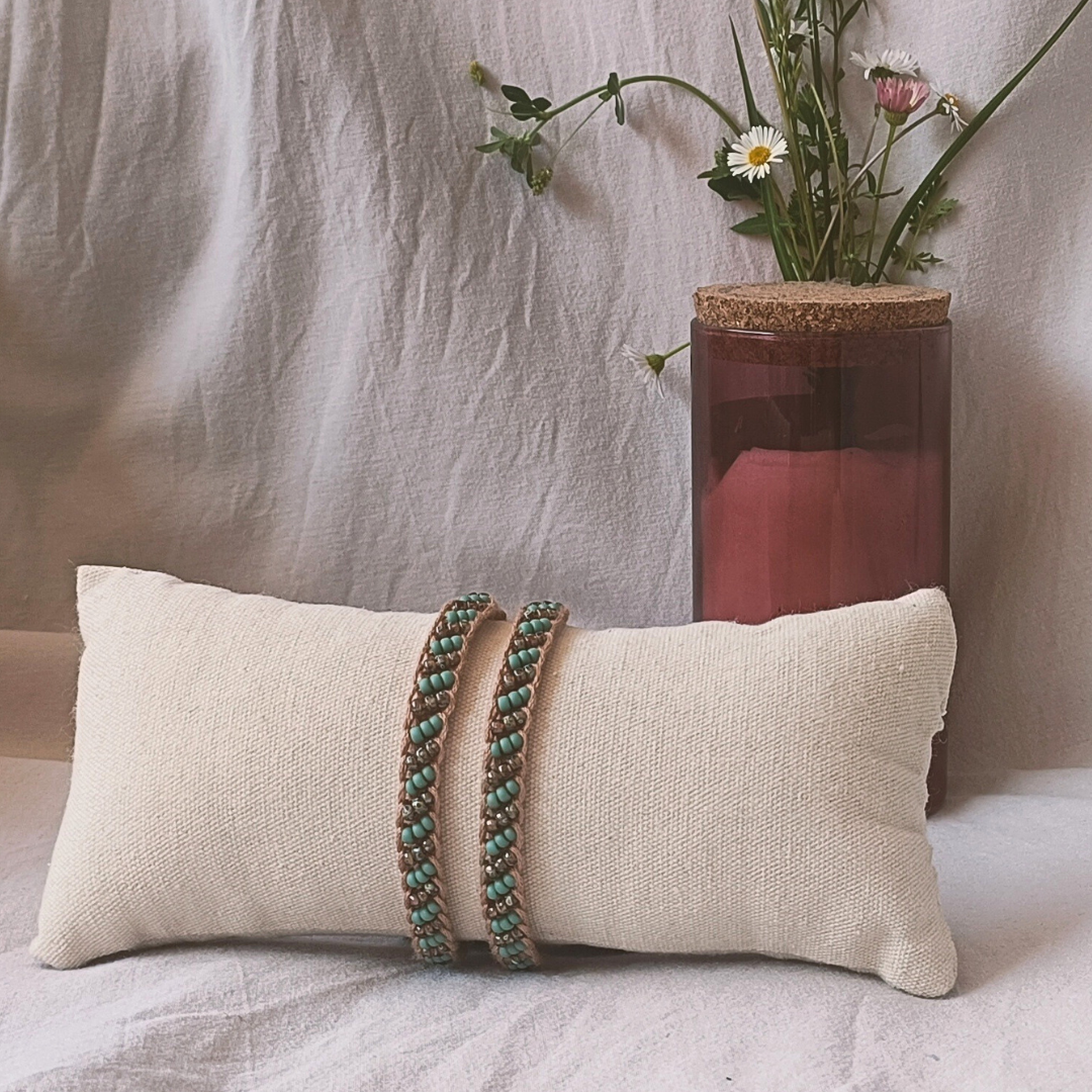 Beige knitted bracelet and pearls